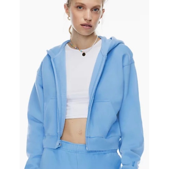 Aritzia Tops - Tna
Cozy Fleece Boyfriend Boxy Zip Hoodie